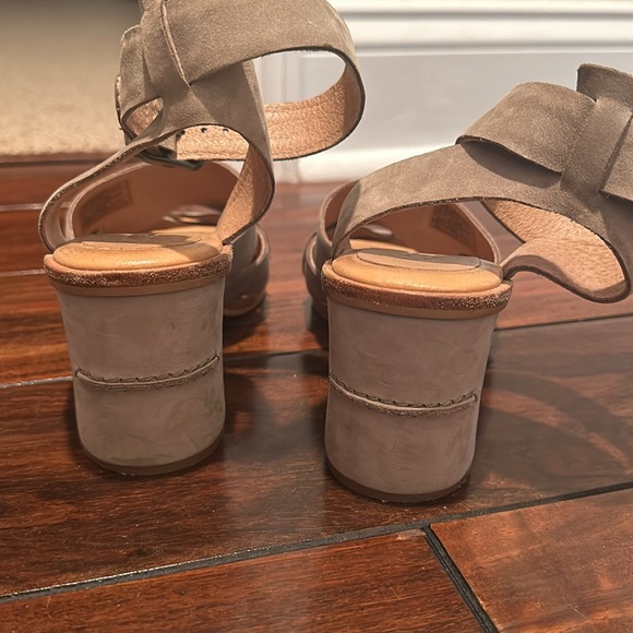 UGG Sandals - Taupe suede, ankle strap, block heel, size 8.5 - Picture 3 of 5
